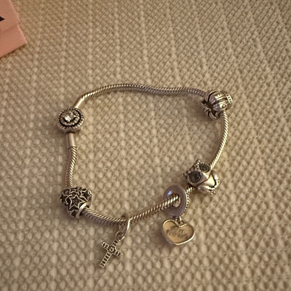 Pandora Silver Charm Bracelet with Pandora Charms 7.5 price is firm!!!! - Picture 7 of 11